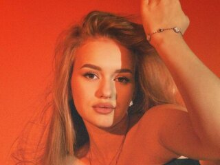 See AdriannaHofstad’s Cam Show Now