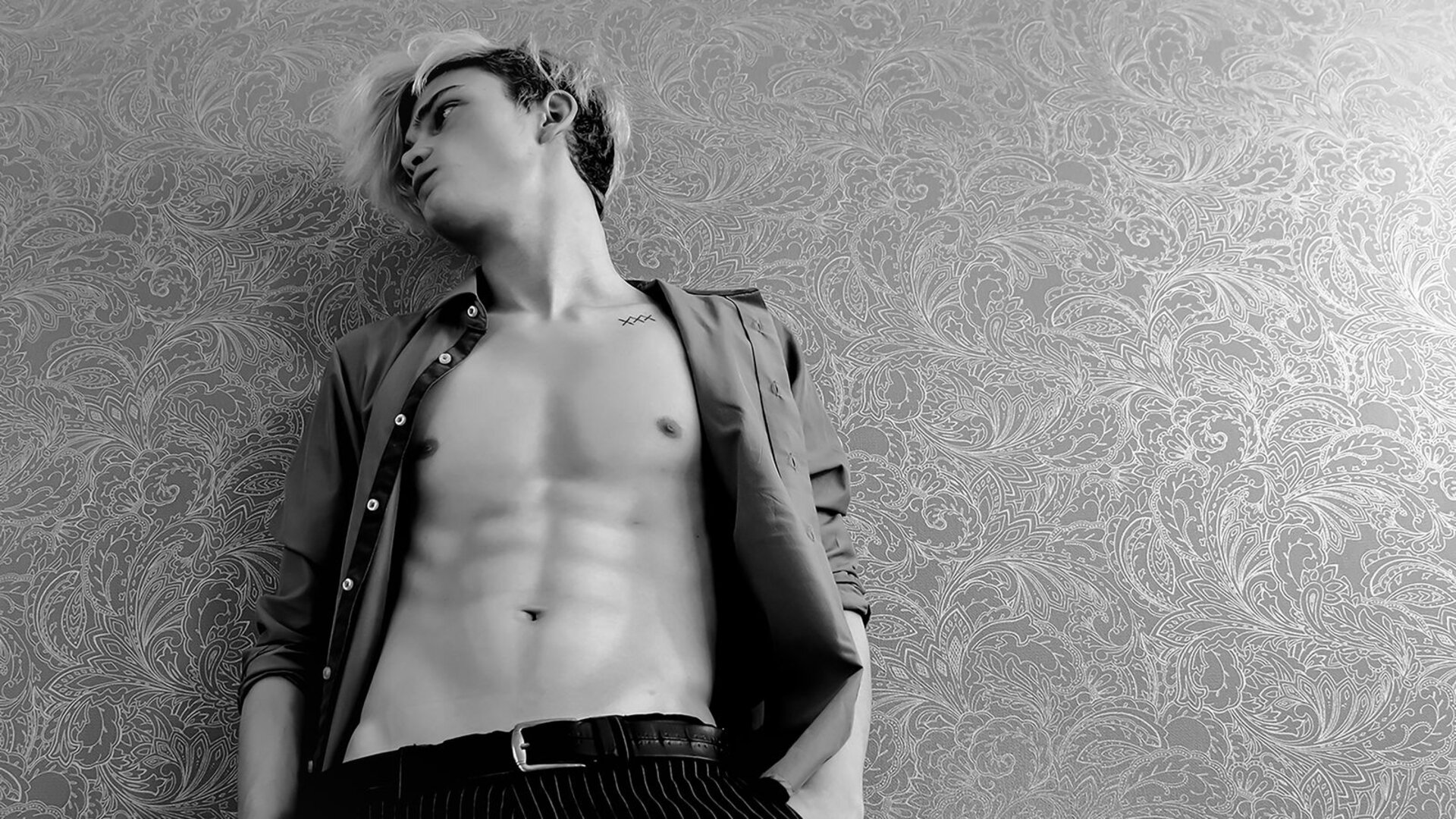 See AlanHicks’s Cam Show Now