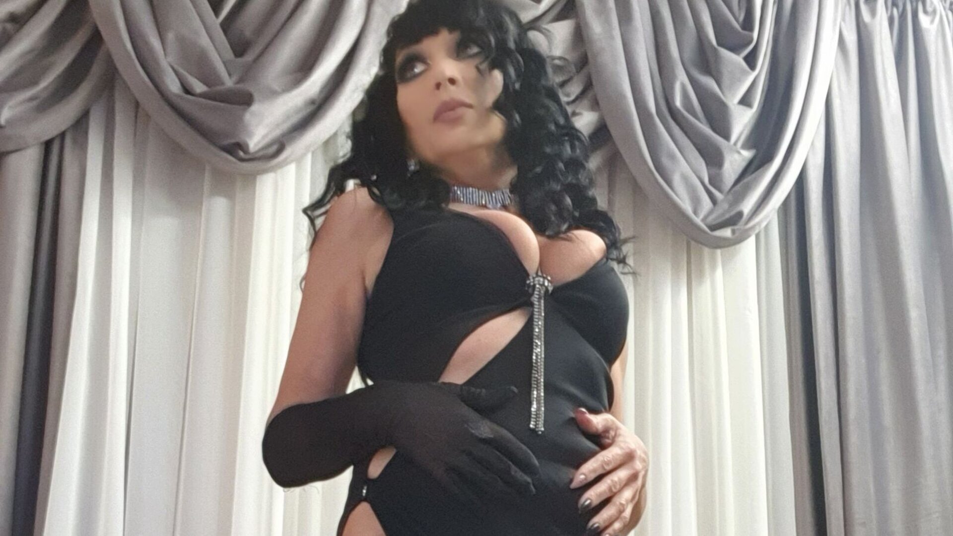 See AlauraFox’s Cam Show Now