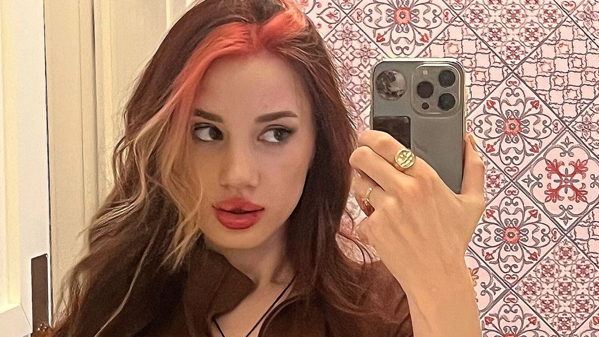 See AsteriaVesper’s Cam Show Now