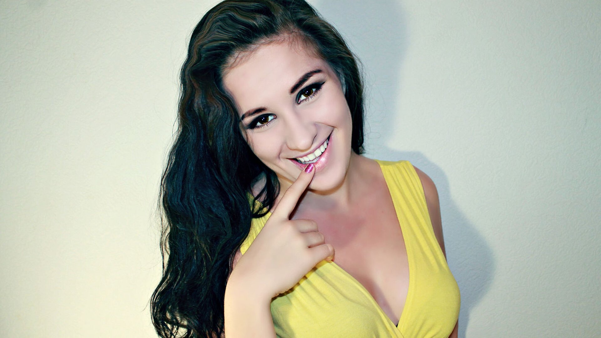 See BelovedNika’s Cam Show Now