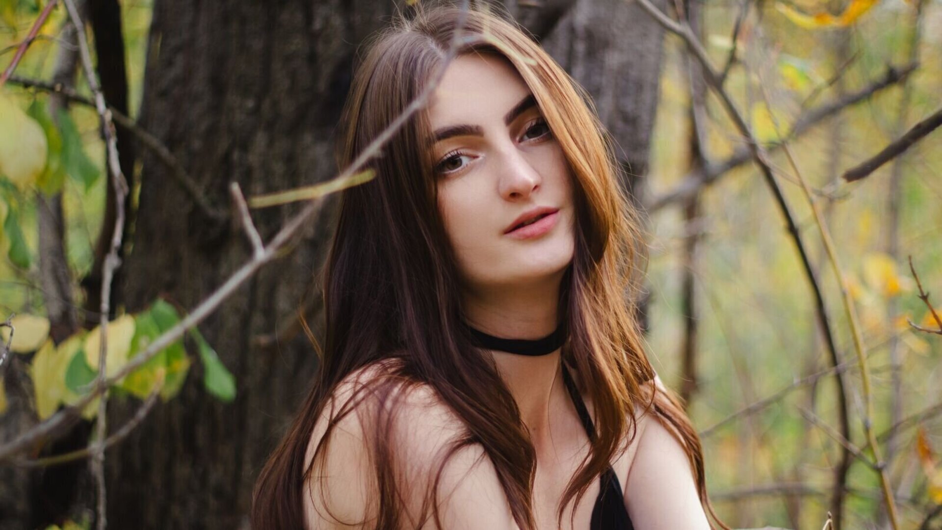 See DaniaHollf’s Cam Show Now