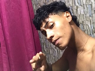 See DanielChaverra’s Cam Show Now