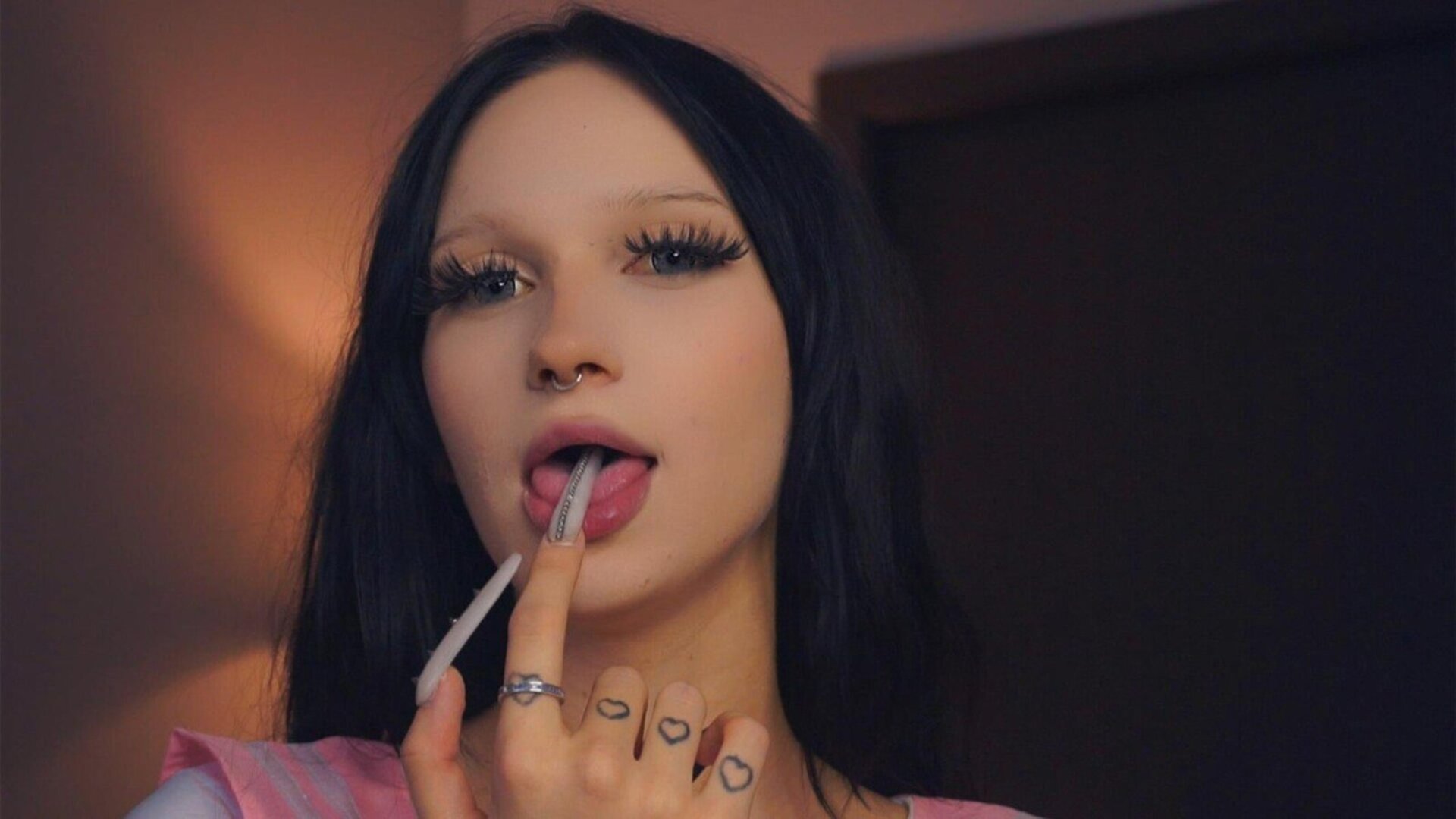 See EdwinaCrammer’s Cam Show Now