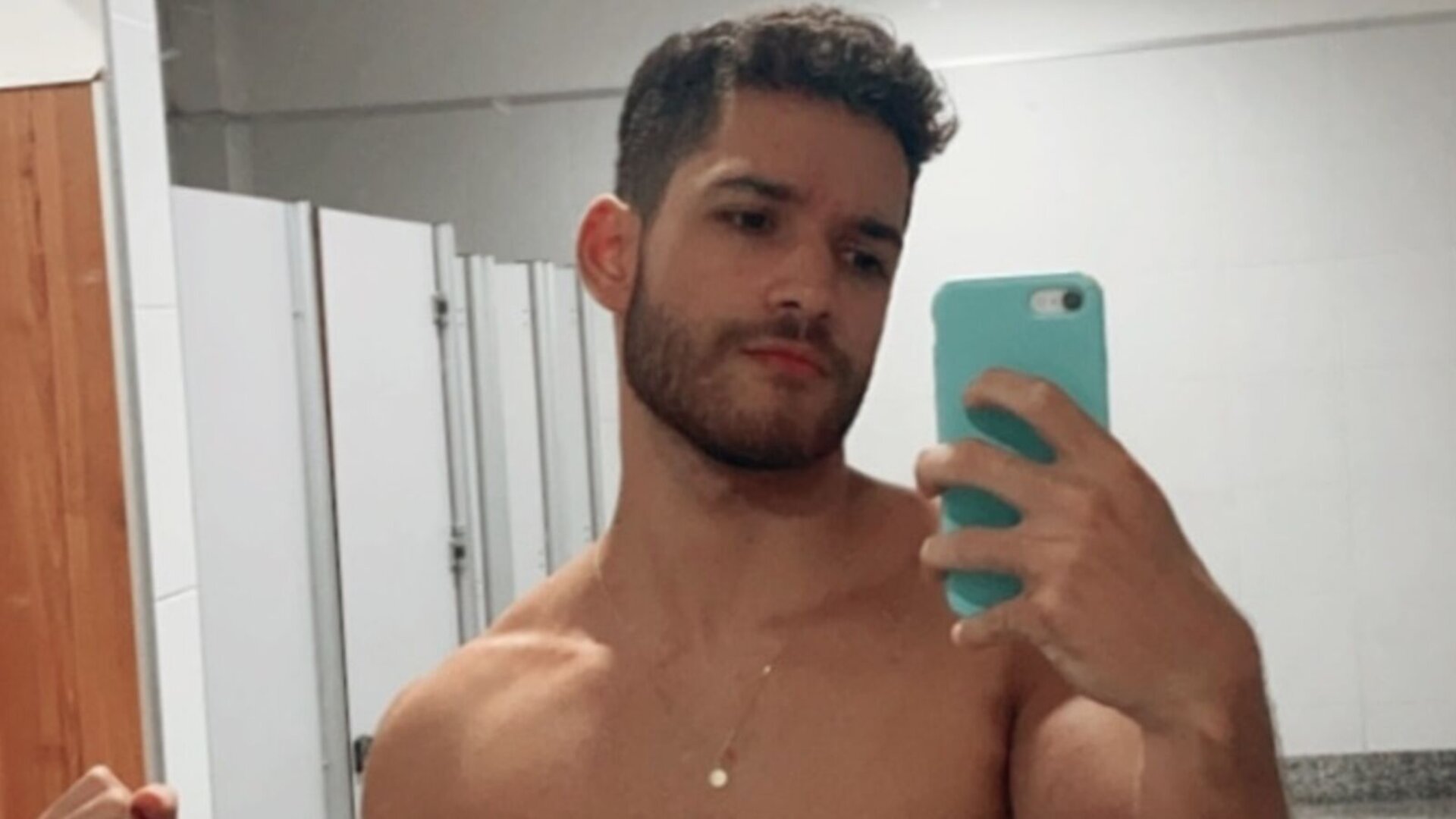 See EthanSantmatin’s Cam Show Now