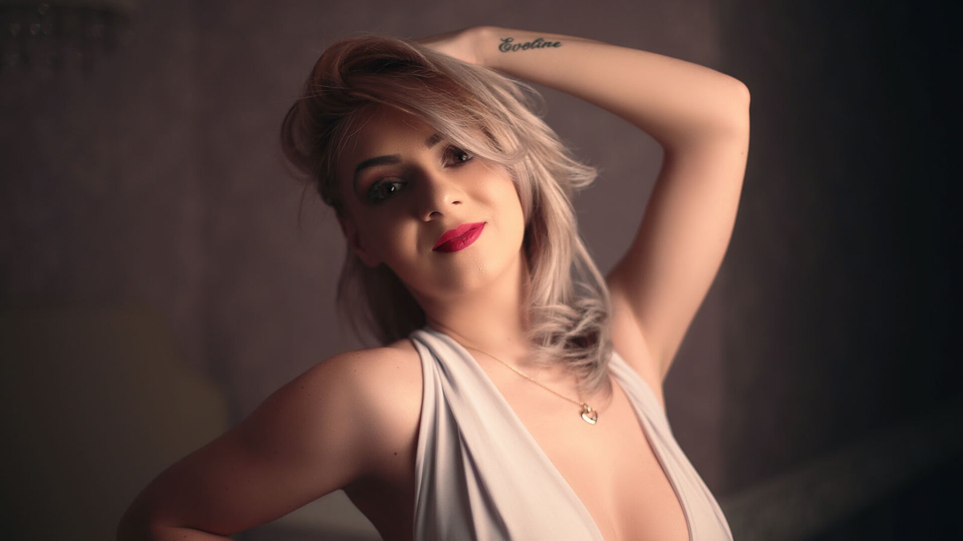 See FelicityBarton’s Cam Show Now