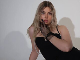 See HyileyClark’s Cam Show Now