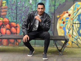 See JonBarrueco’s Cam Show Now