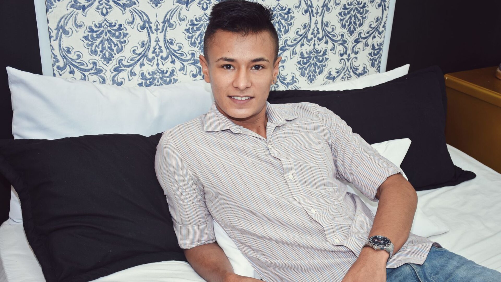 See KarlRios’s Cam Show Now