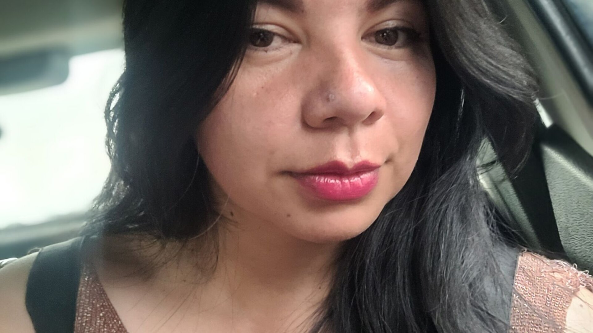 See MacarennaGomez’s Cam Show Now