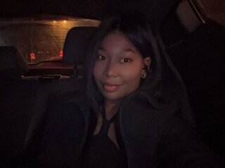 See MillaniCruz’s Cam Show Now