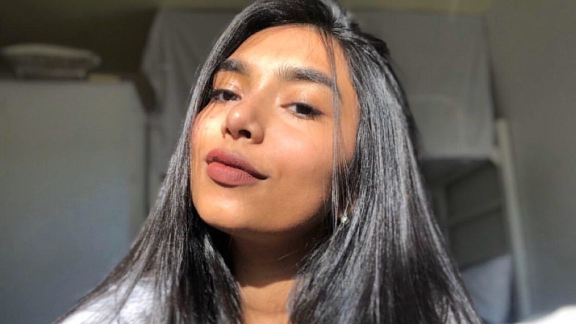 See Rawnak’s Cam Show Now