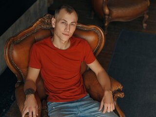 See RichardCollins’s Cam Show Now