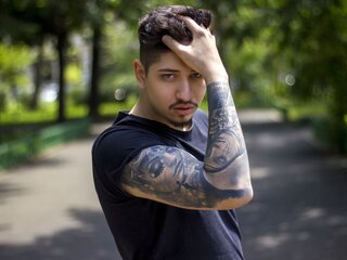 See ZackDevyn’s Cam Show Now